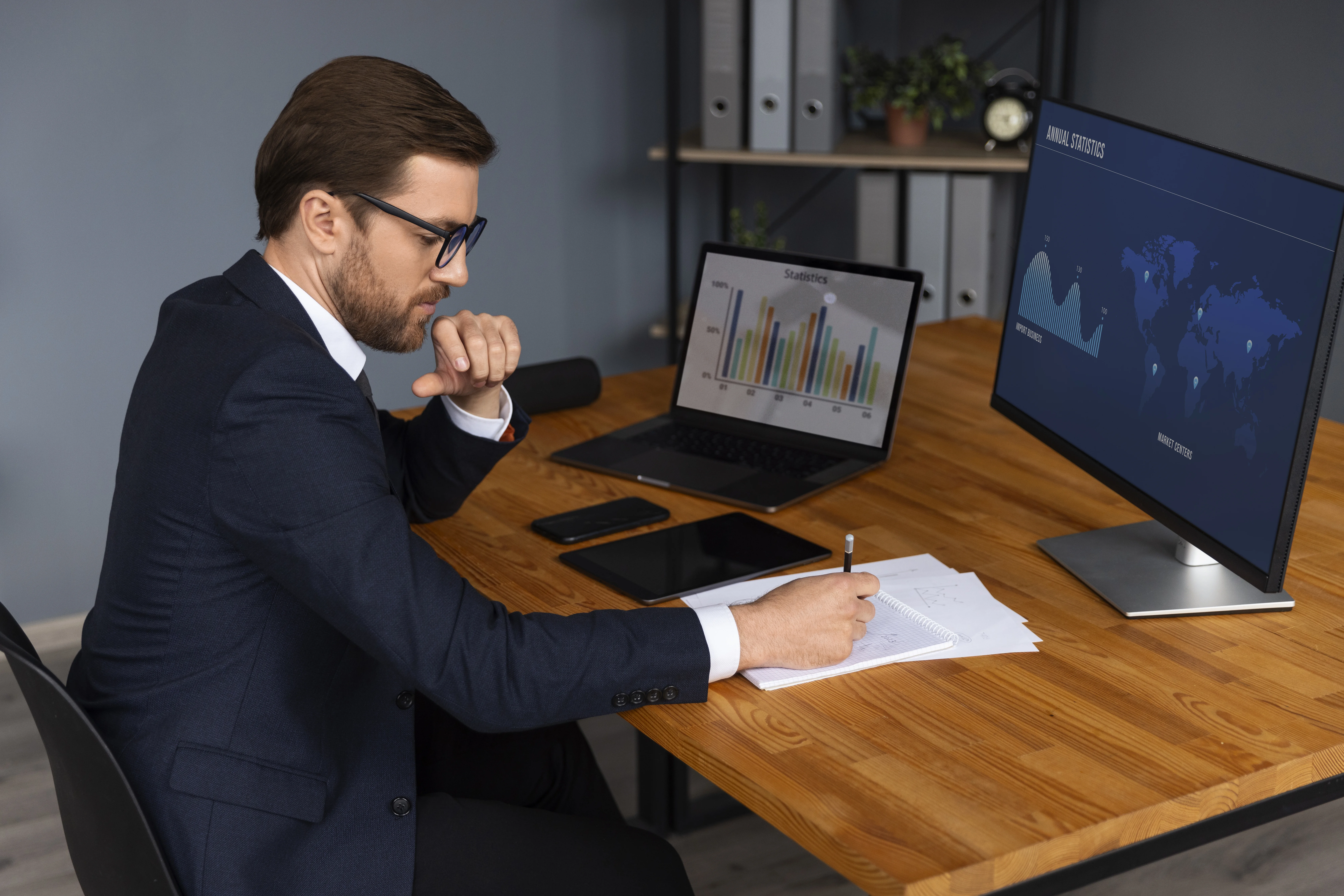Confident data analyst professional prepared for a realistic AI mock interview session.